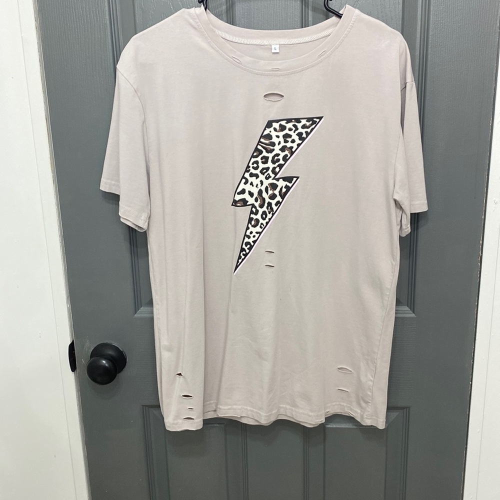 Like new lightning bolt distressed shirt